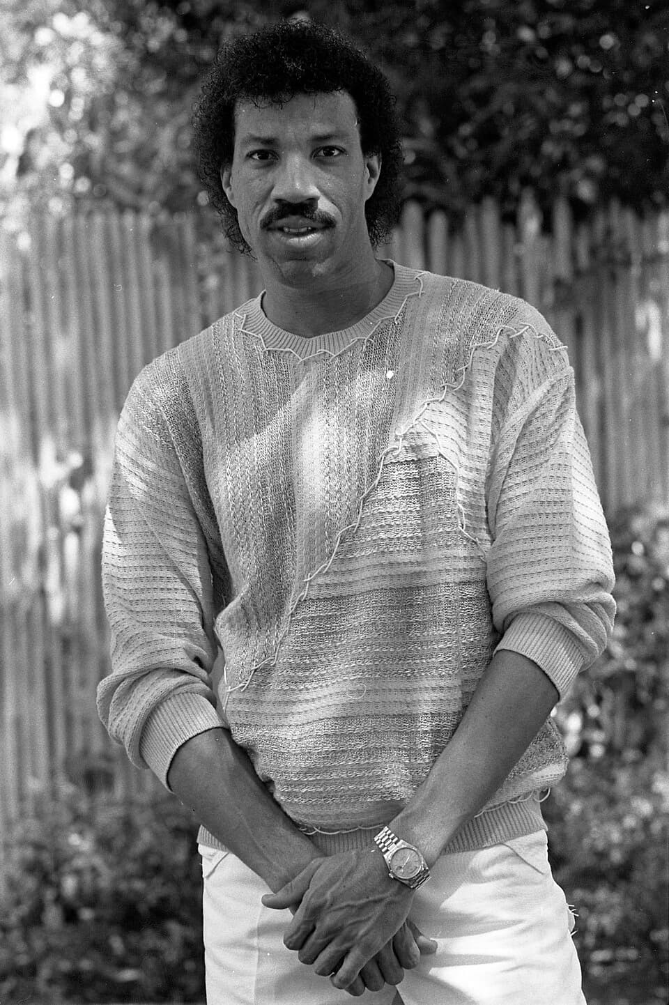 Lionel Richie performing in 1984